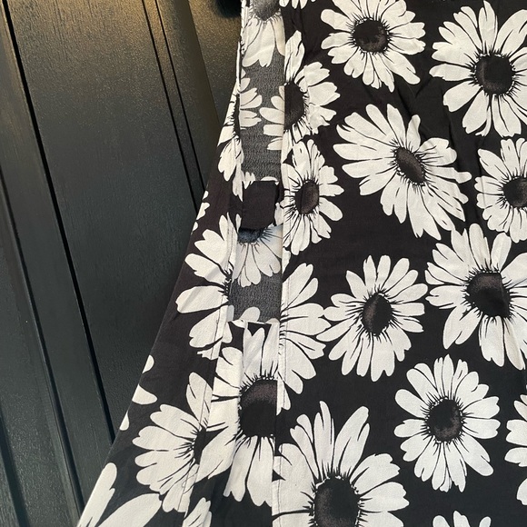 Adorable Flower Dress - Picture 6 of 7